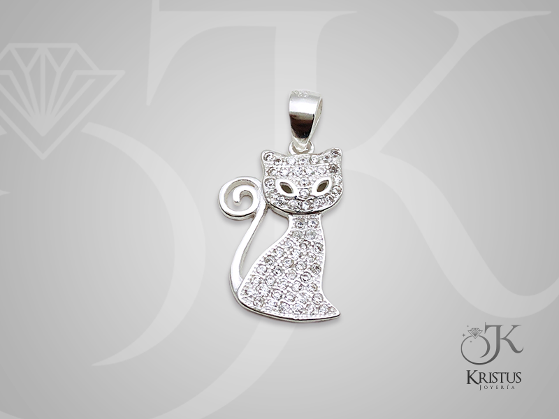 Colgante de Gato con Circones de Plata Fina Ley 925 - Elegancia y Misterio.